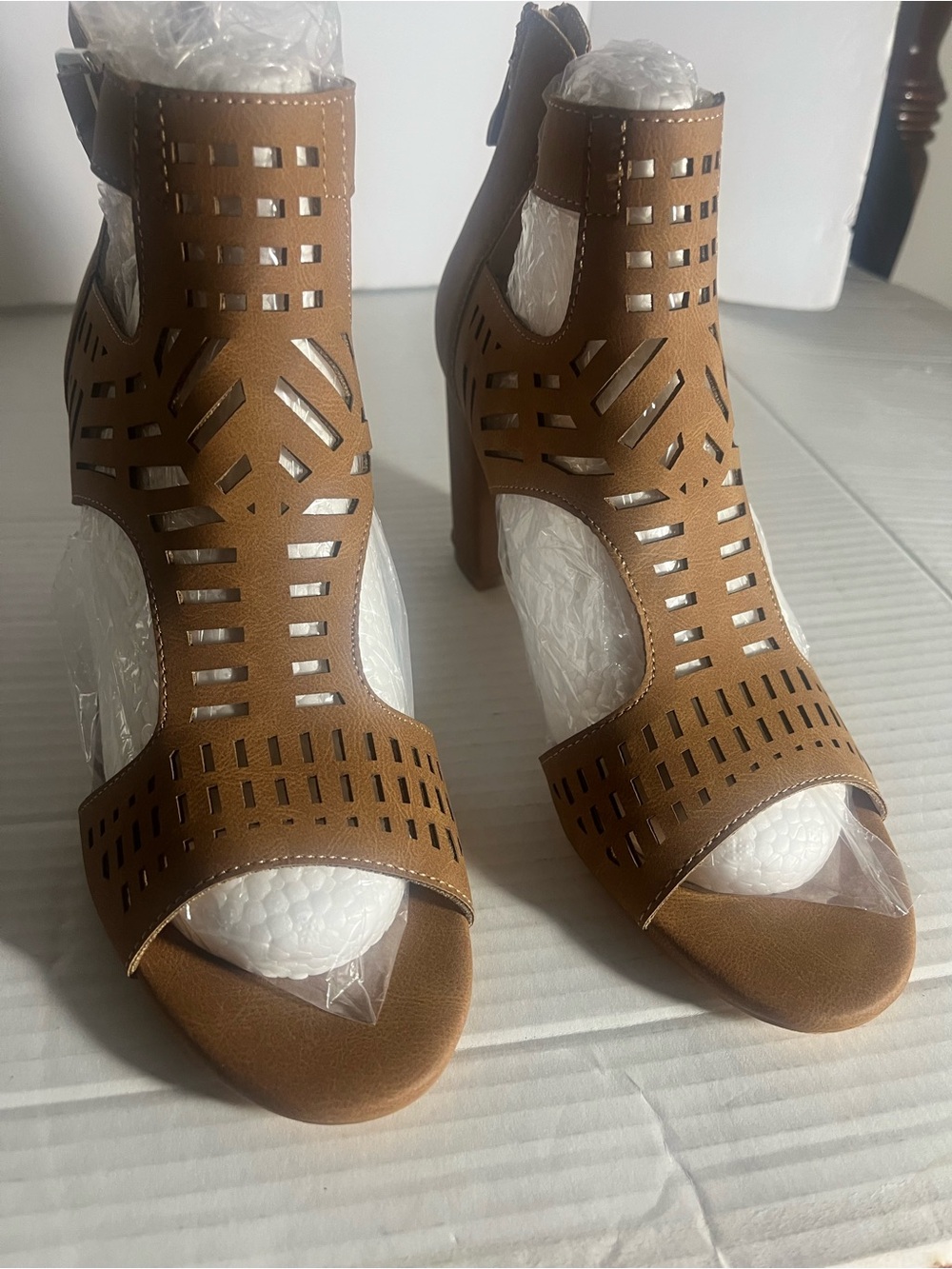 Tan heels new with out tags size 8